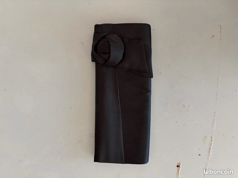Vends pochette noire de marque 123 (image 1)