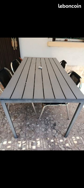 Table extérieure en résine (image 1)