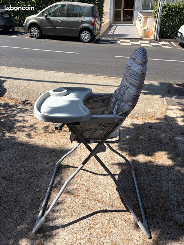 Chaise haute bébé (image 1)