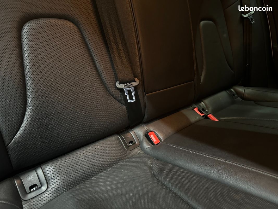 AUDI RS4 AVANT V8 4.2 FSI 450 Quattro S Tronic 7 / PACK CARBONE INTÉRIEUR / VOLANT MÉPLAT / SIÈGES ÉLECTRIQUES (image 11)