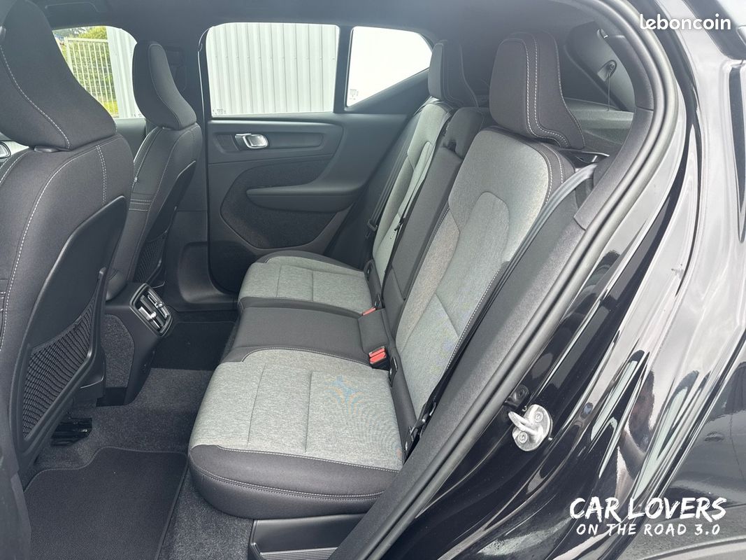 VOLVO XC40 B3 163 ch DCT7 Momentum Business (image 15)