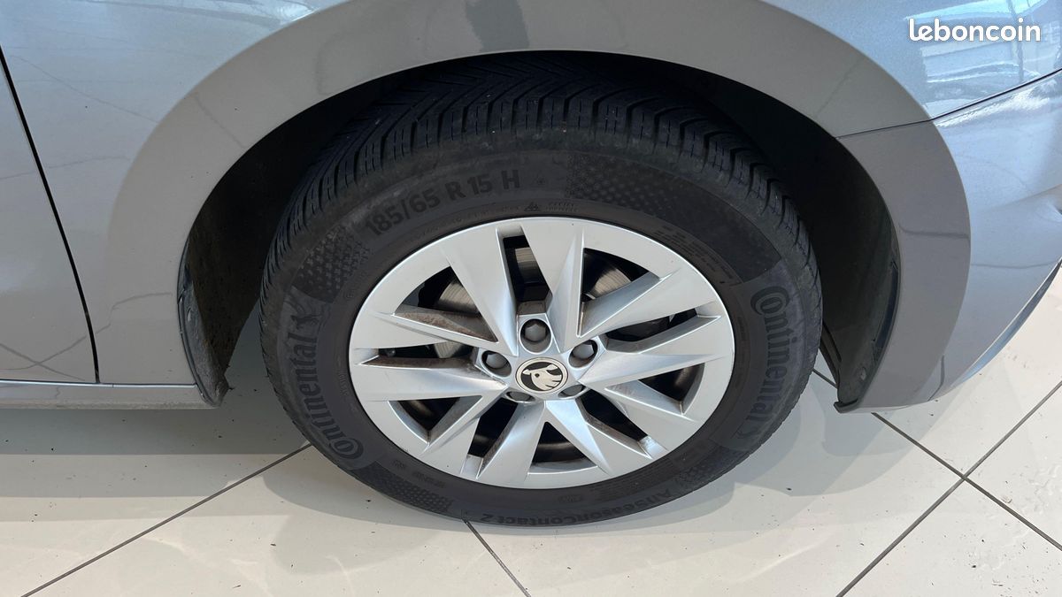 SKODA Fabia 1.0 MPI 80 ch BVM5 Selection (image 9)