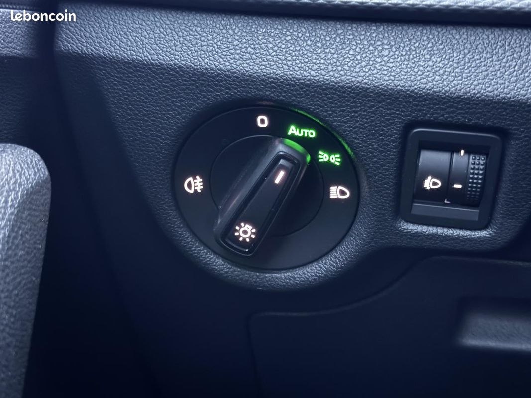 SKODA KAMIQ 1.0 TSI Evo 110ch Ambition 1erMain Keyless Carplay Hayon Electrique Siege chauffant (image 26)