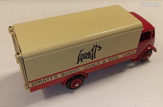 Dinky Toys 917 – Guy Van Transports Spratt’s, Crème/rouge, 1:50, Atlas
