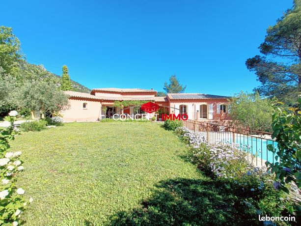 Villa 9 pièces 215 m²