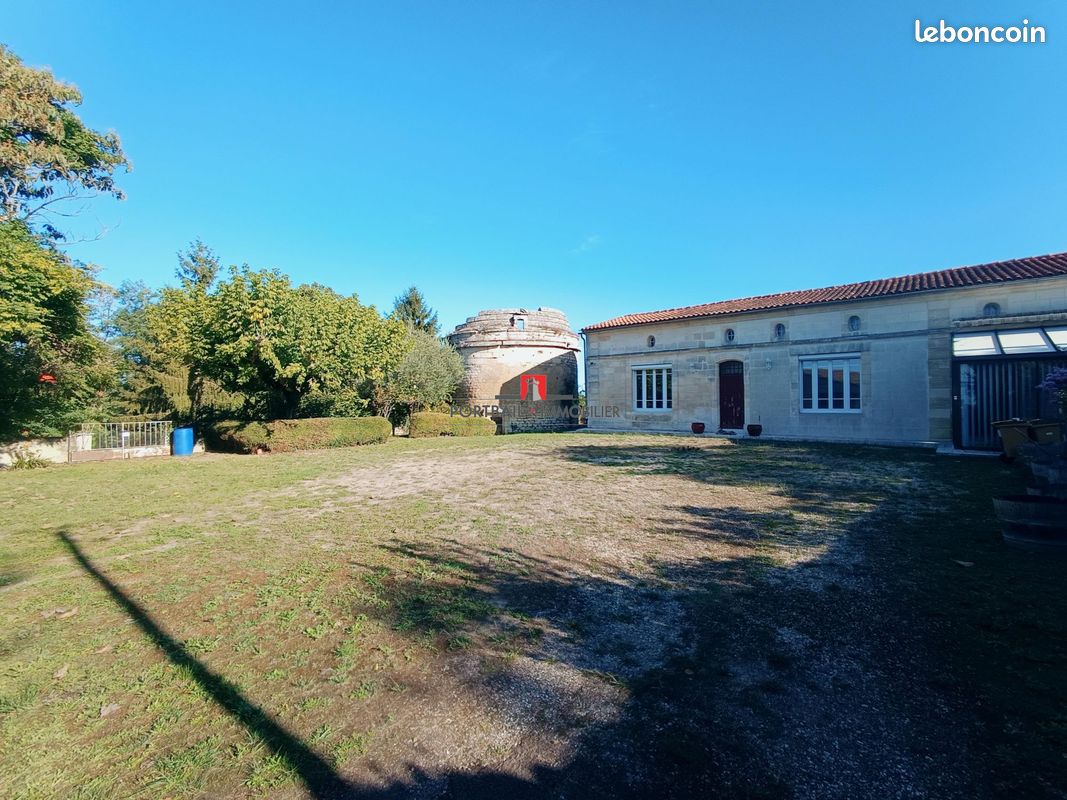 Maison 5 pièces 215 m² · à Tauriac · 215 m² · 347 000 €
