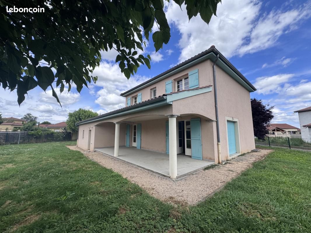Maison 6 pièces 120 m² · à Champdieu · 120 m² · 1 200 €
