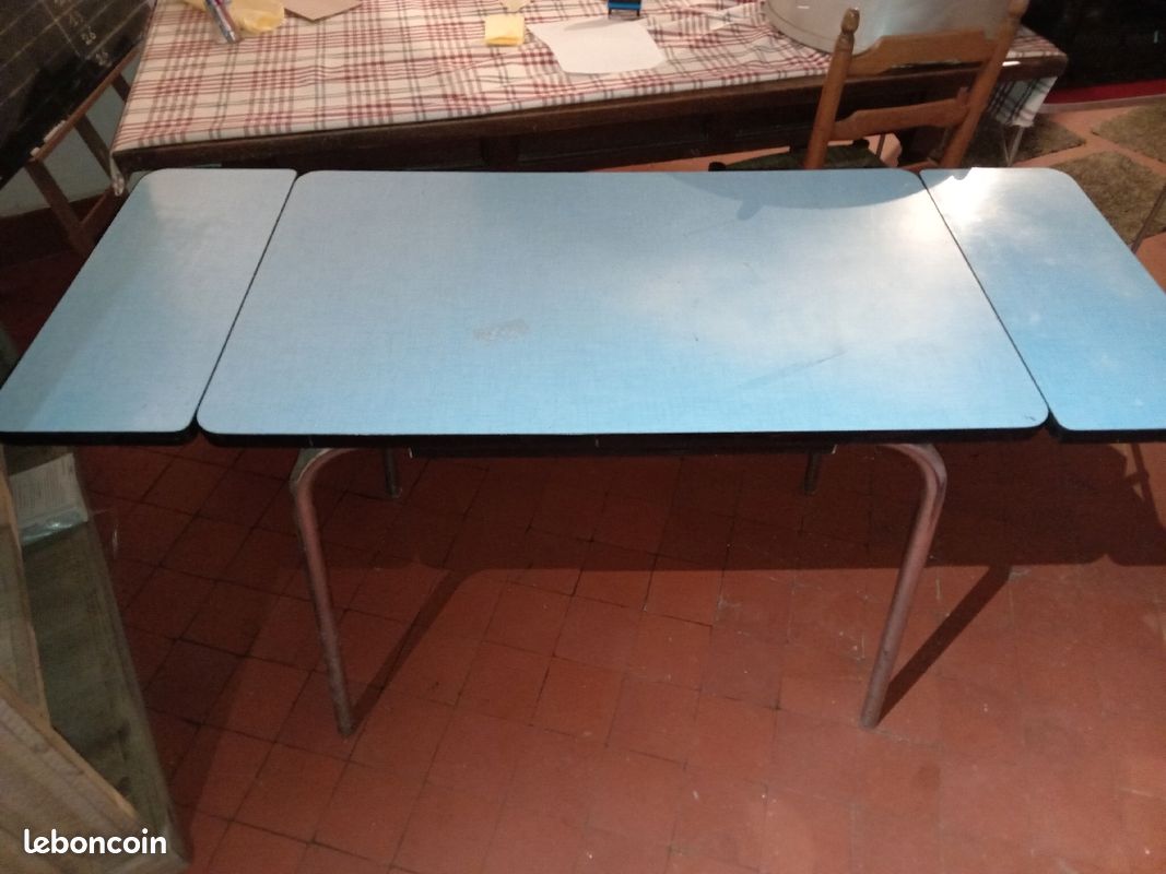 Table formica (image 1)