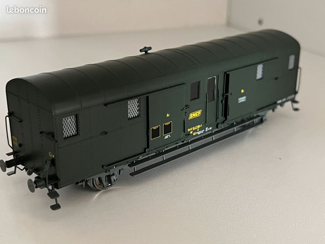 FOURGON OCEM 32 SNCF EPOQUE IV SANS FEUX DE REE VB 334