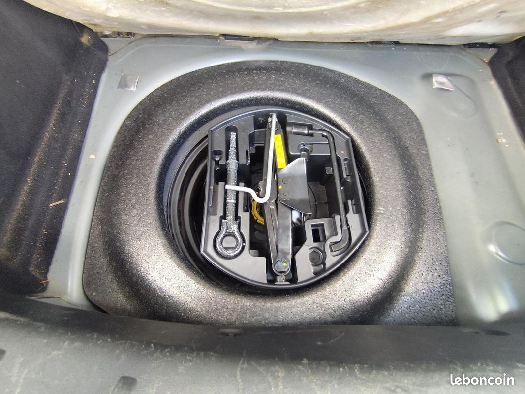 CITROEN C3 1.2 PureTech 12V - 82 2009 BERLINE Confort PHASE 2 (image 23)