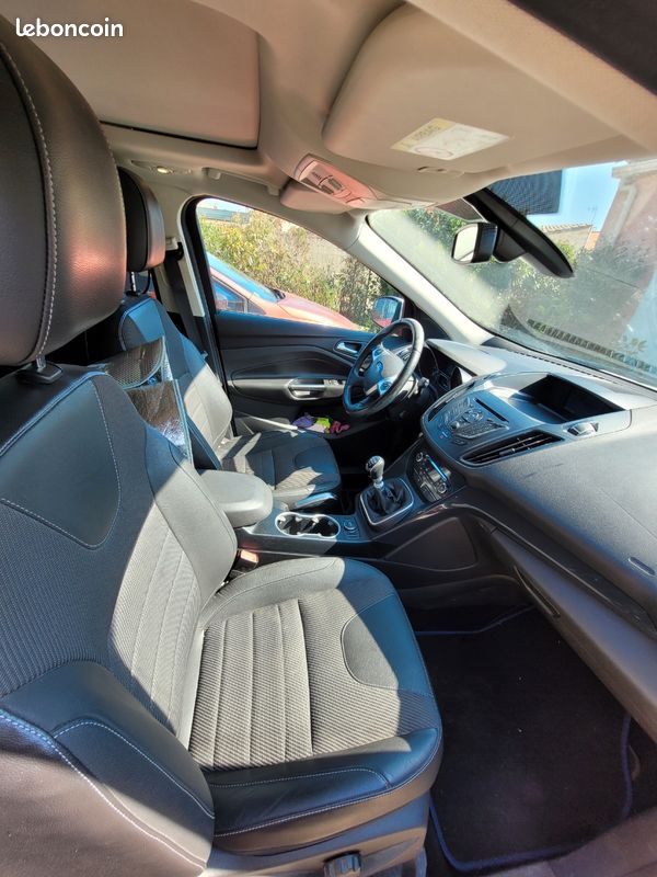 Ford Kuga (image 3)