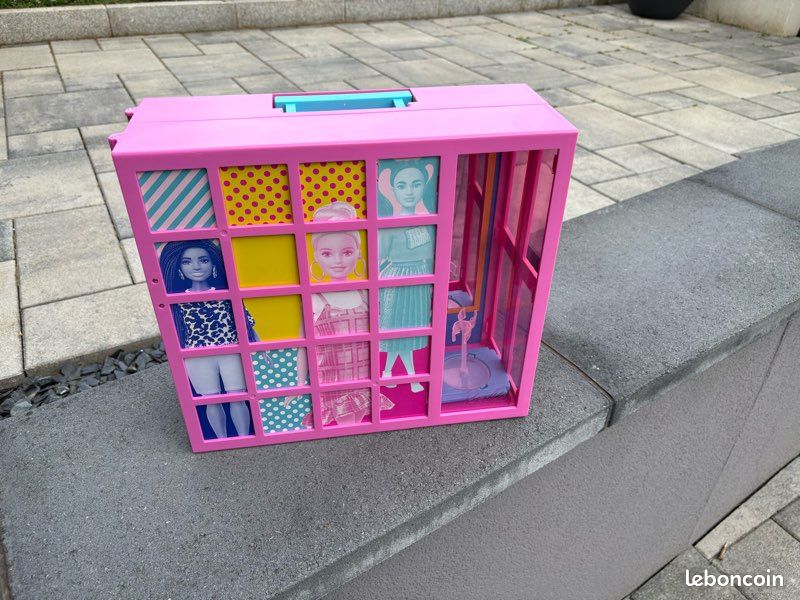 Dressing barbie (image 2)