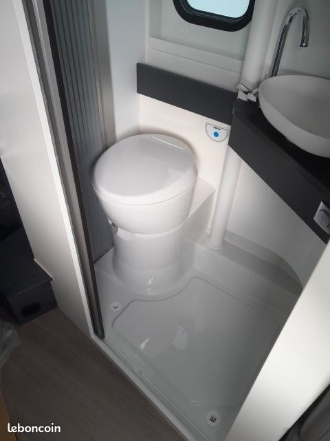 ADRIA TWIN 600 SPB SPORT – Toit relevable – 4 Places / 4 Couchages – Déstockage (image 6)