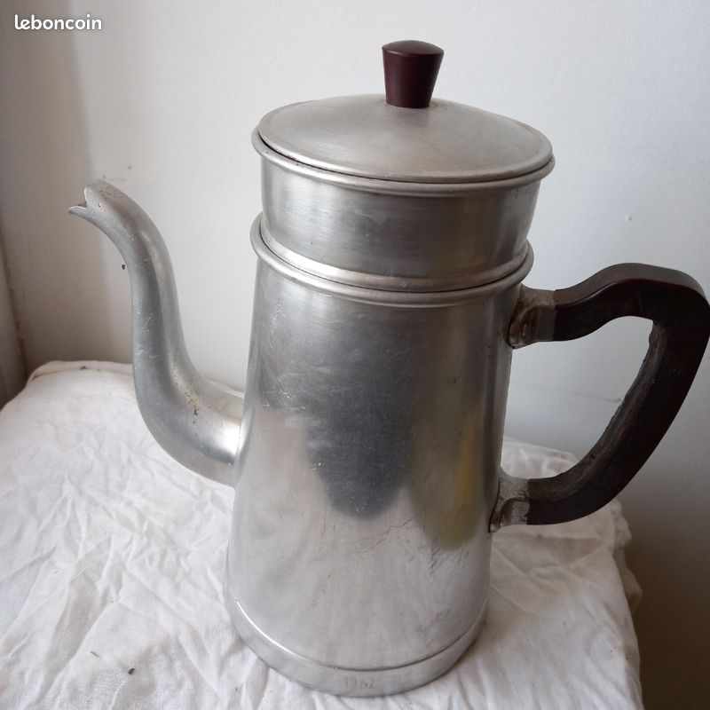 Ancienne Cafetière en aluminium (image 1)