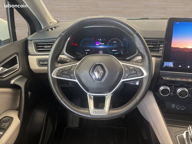 Renault Captur E-Tech Plug-in 160 Initiale Paris (image 13)