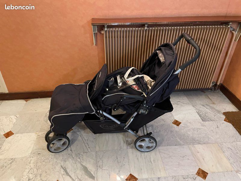 Poussette double Graco avec revêtement pluie. État moyen (image 4)