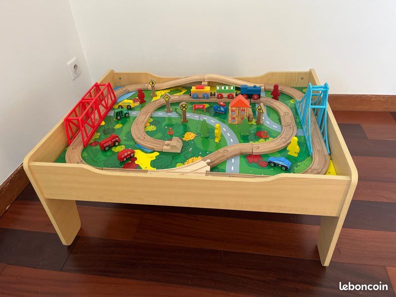 Table de jeu train en bois (image 1)