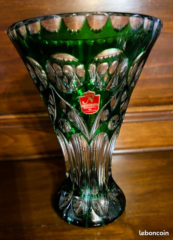 Vase cristal Nachtmann Bleikristall vert décor taillé ‒ Allemagne ‒ H 19 cm