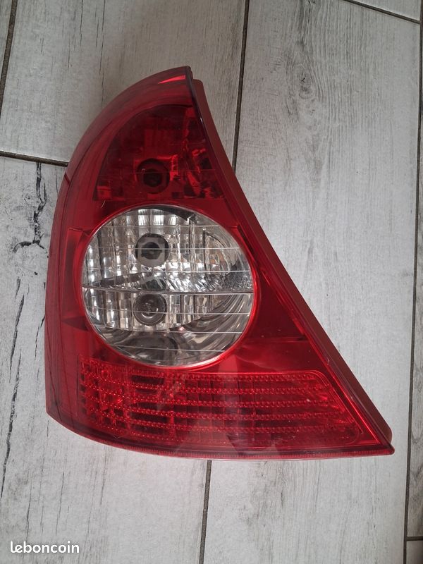 Feu arrière clio 2 (image 1)