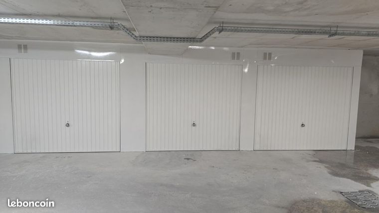 Boxes Neufs fermés à louer (Champs sur Marne -2 RER+3 Métros) pour Stationnement/Stockage dans résidence neuve sécurisée16 caméras de Télésurveillance à partir de 130 euros
