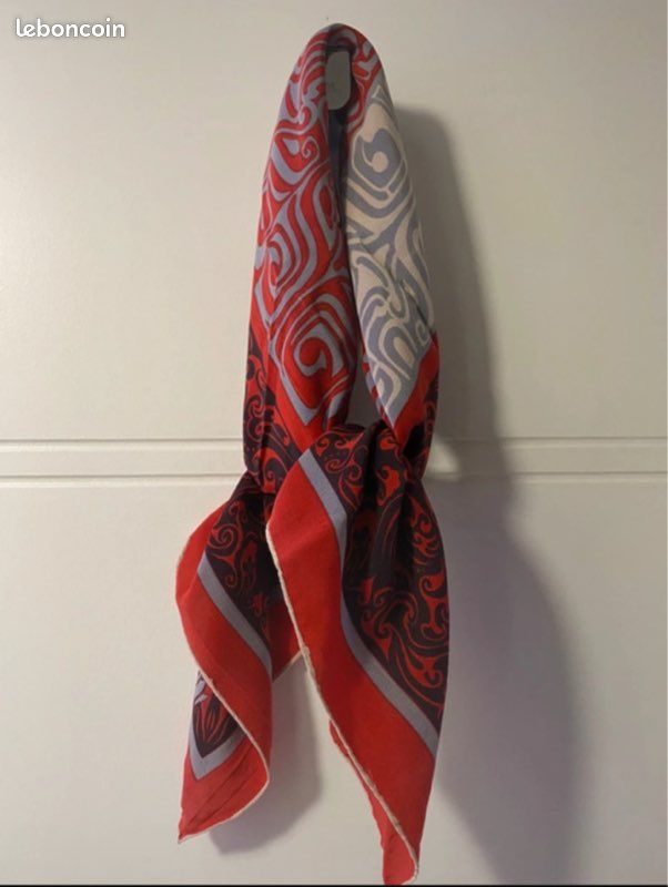 Foulard Carré Vintage Patricia Paris Made in Italy état NEUF Foulard Carré Vintage Patricia Paris Made in Italy état NEUF