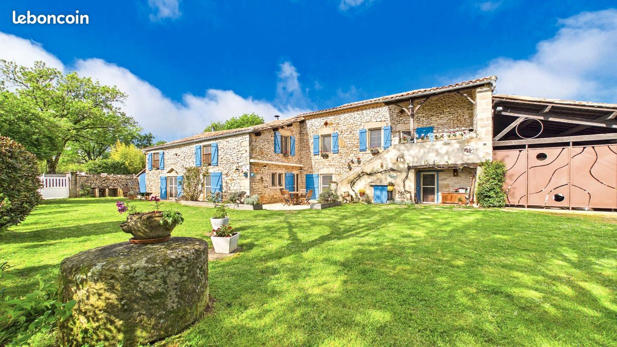 Maison 5 pièces 300 m² · à Saint-Antonin-Noble-Val · 300 m² · 530 000 €