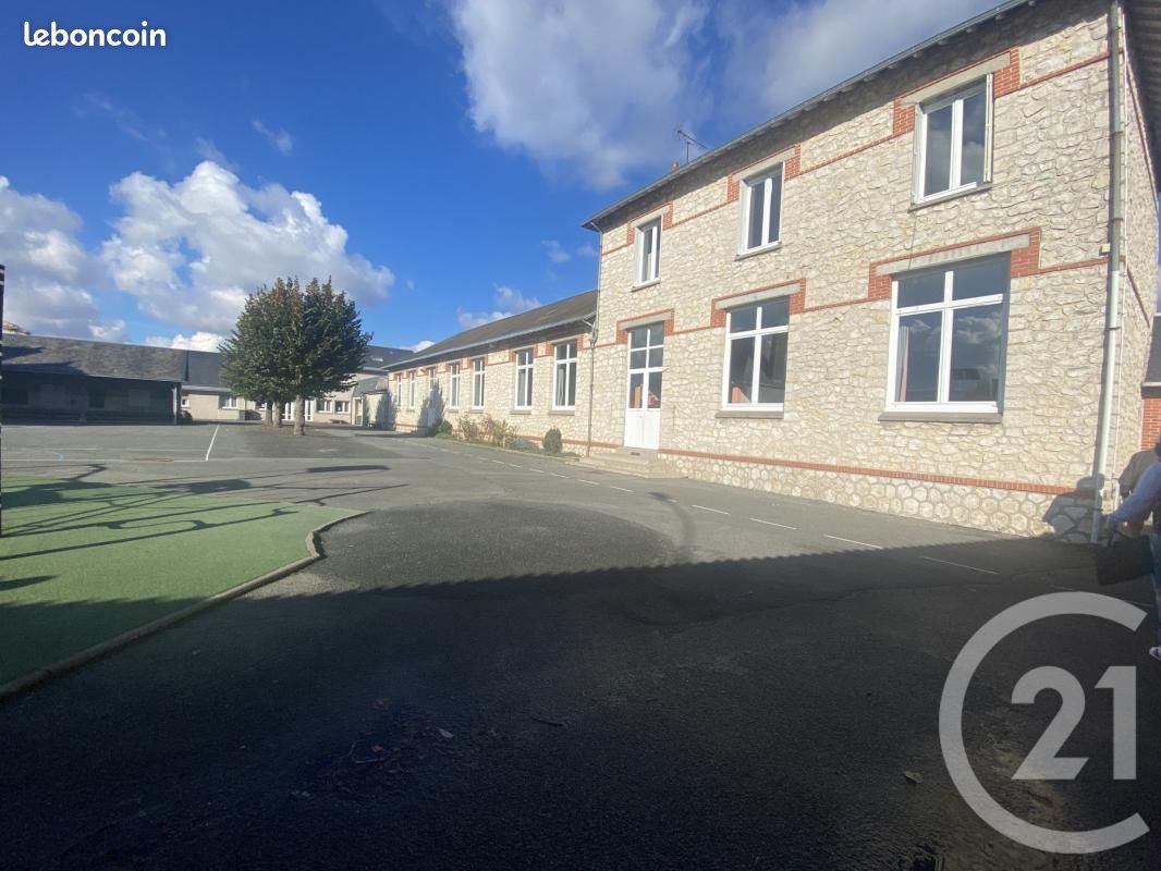 Maison 8 pièces 440 m² · à Cloyes-les-Trois-Rivières · 440 m² · 170 000 €