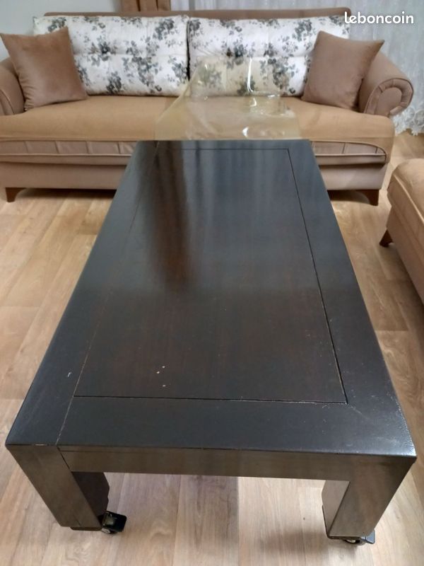 Table en bois avec roulettes (image 1)