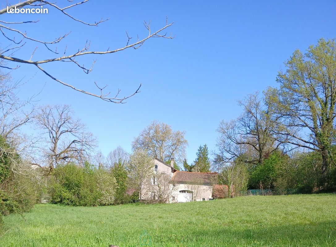 Terrain 4600 m² · à Ribérac · 30 000 €