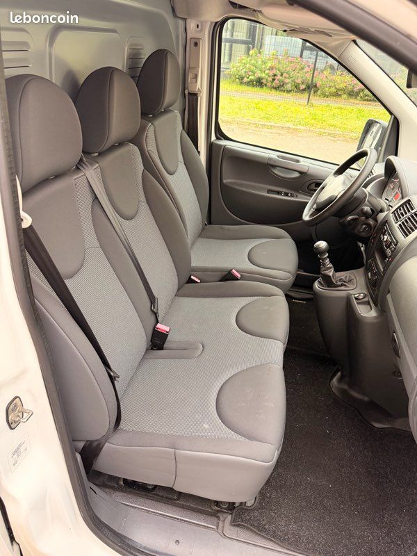 PEUGEOT EXPERT FG 2.0L HDI 128CV Navtech L2H1 72.000klm an.2015 GPS/ 3 PLACES/ RÉGULATEUR/ ATTELAGE/ RADAR/ PARFAIT ÉTAT (image 8)