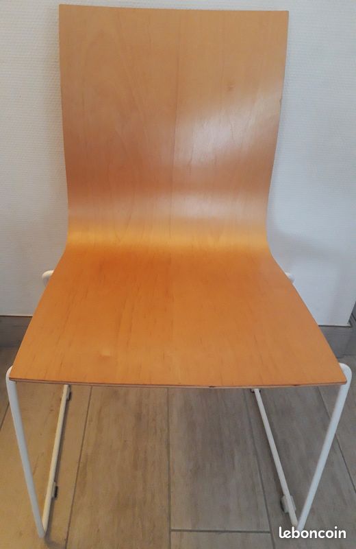 Lot 4 chaises "monocoque bois/ pieds luge métal" (image 1)