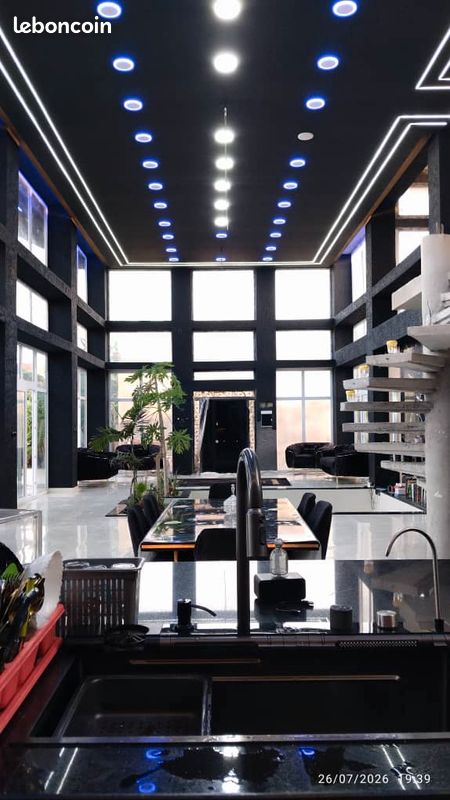 Maison 9 pièces 468 m² · à Saint-Denis · 468 m² · 330 000 €