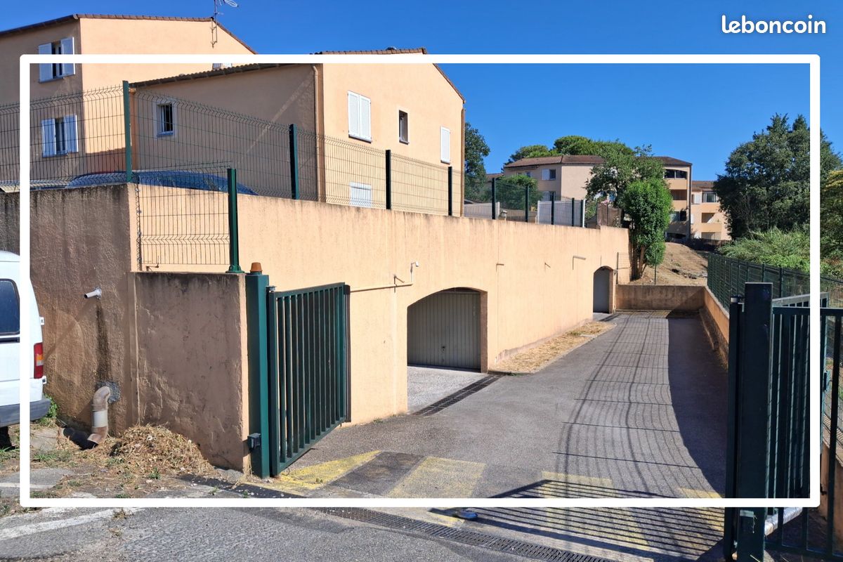 Parking 11 m² · à Grasse · 11 m² · 26 500 €
