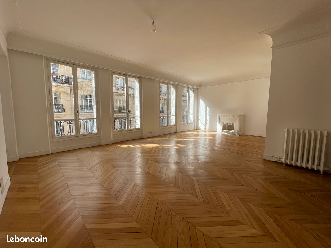 Appartement 6 pièces 209 m² · à Paris · 209 m² · 8 316 €/mois