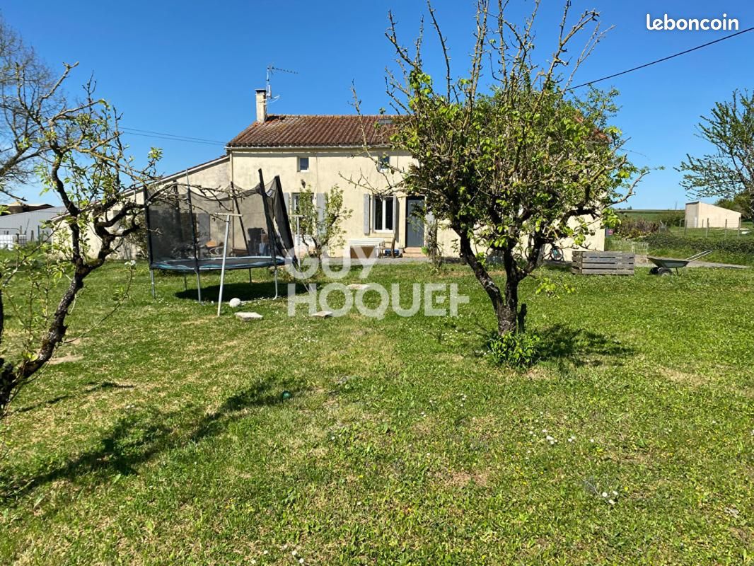 Maison 5 pièces 190 m² · à Fontenay-le-Comte · 190 m² · 164 900 €