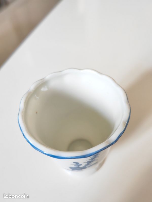 Vase en porcelaine de Chantilly (image 2)