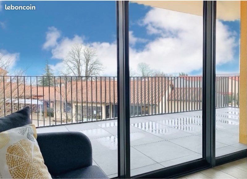 Appartement 2 pièces 43 m² · à La Tour-de-Salvagny · 43 m² · 940 €
