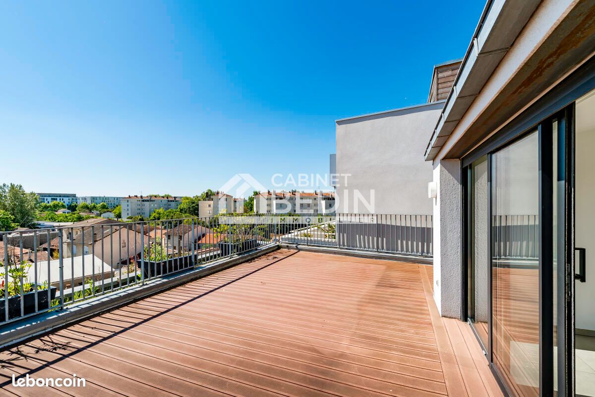 Duplex dernier étage avec ascenseur privé et terrasse