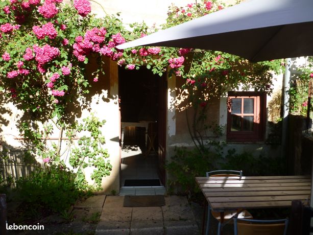 Maison 56 m² avec cour , 3 pièces, entièrement meublée