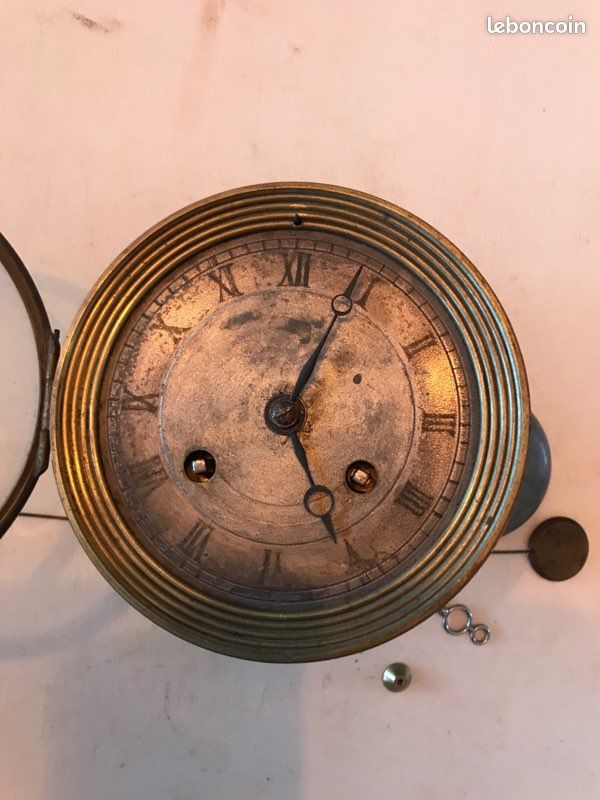 Pendule Comtoise en Sapin à Personnages Emaillés, 19ème Siècle en vente