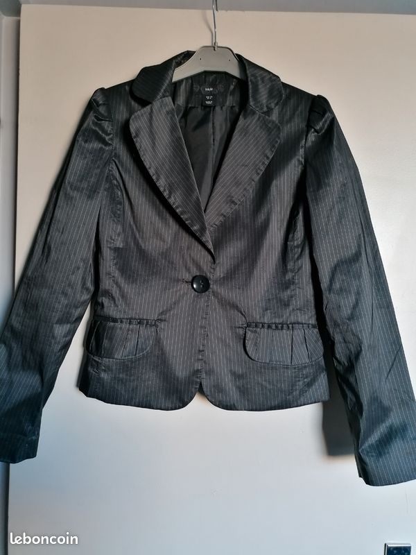 Blazer Neuf H&m taille 38 m style habillée effet tafeta 
Neuf (image 1)