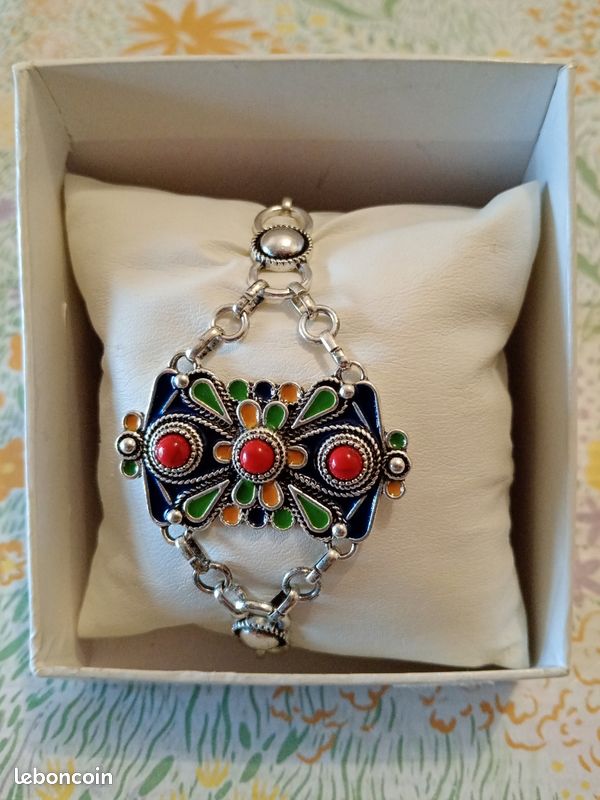 Bracelet kabyle pour femme acier inoxydable et pierres rouges (image 2)
