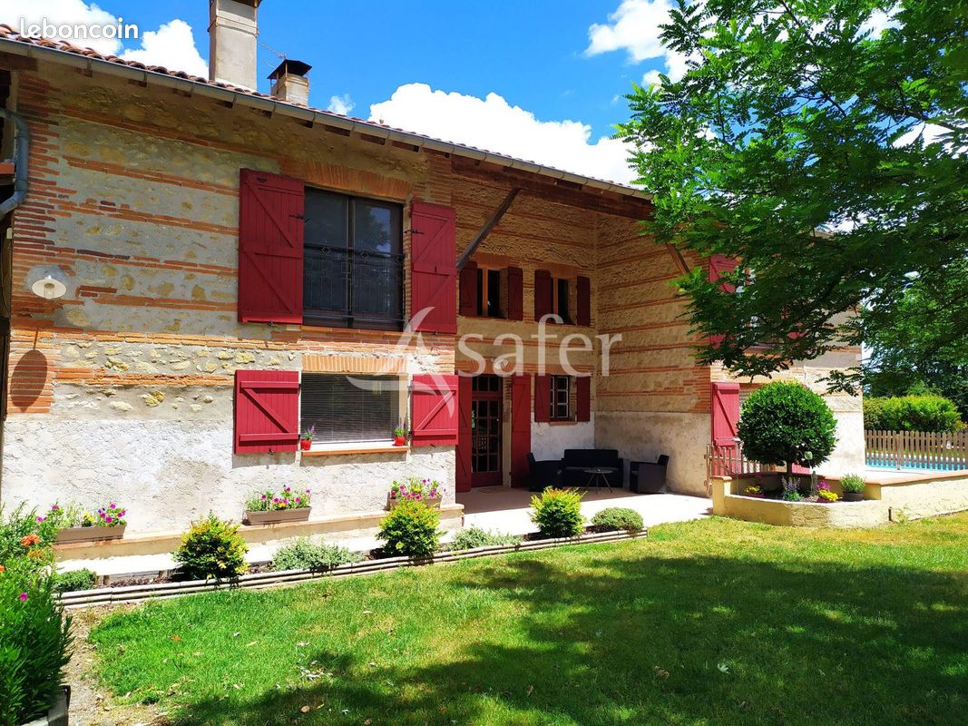Maison 15 pièces 475 m² · à Montesquieu-Volvestre · 475 m² · 800 000 €