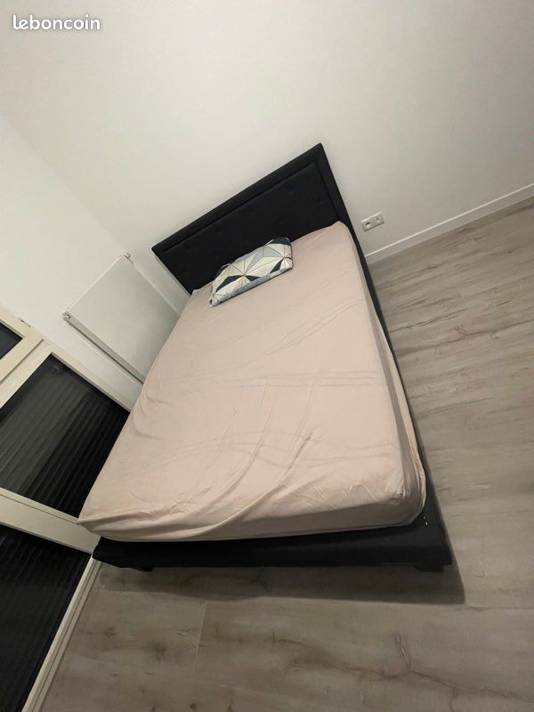 Lit avec matelas (image 1)