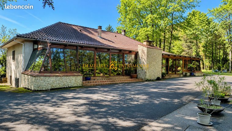 Propriété 8 pièces 237 m²