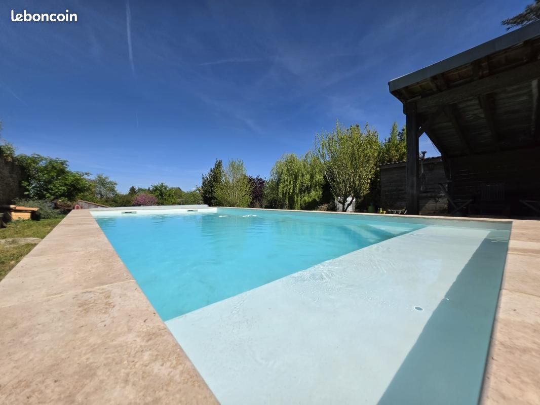 Maison 8 pièces 222 m² · à Blasimon · 222 m² · 290 000 €