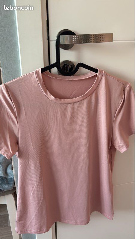 Teeshirt rose (image 1)