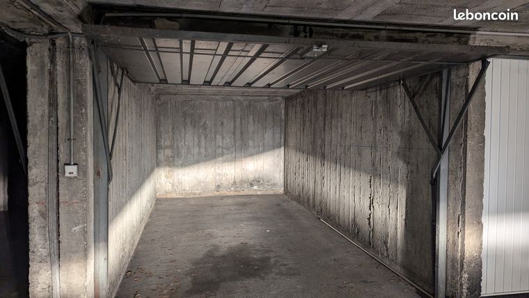Box, 15M2, accès sécurisé en résidence
