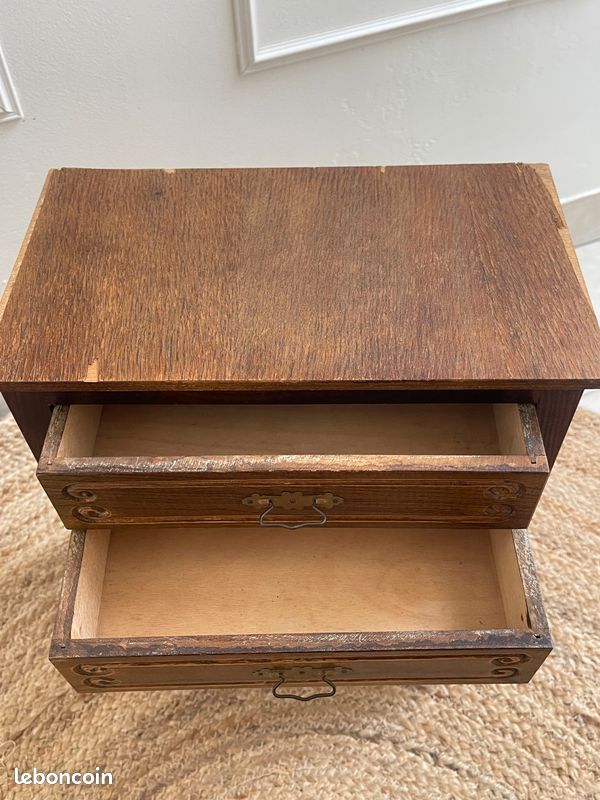 Petite Commode Parisienne Louis XV En Noyer Du 18e Siécle