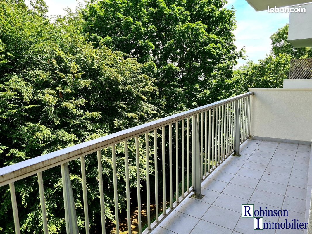 Appartement 4 pièces 77 m² · au Plessis-Robinson · 77 m² · 363 000 €